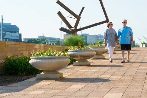 happy-couple-walking-in-des-moines Couple walking happily with Dental and Vision Insurance